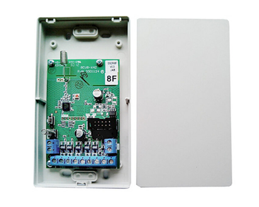 Modul radio universal compatibil cu dispozitivele wireless de la DSC, 5 iesiri programabile, frecventa 433-868 Mhz, acoperire 150m, DSC-R-4F 1 Modul radio universal compatibil cu dispozitivele wireless de la DSC, 5 iesiri programabile, frecventa 433-868 Mhz, acoperire 150m, DSC-R-4F