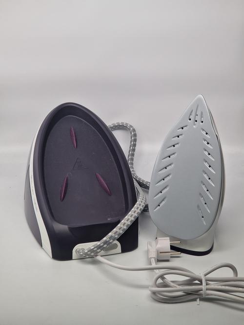 Statie de calcat Philips cu abur, cu talpa ceramica, presiune pompa max. 5.2 bari, debit de abur continuu de 110 g/min, jet de abur 300 g, oprire automata de siguranta (Violet)