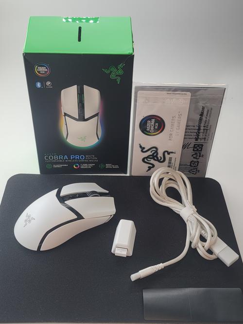 Mouse Gaming Razer Cobra Pro, iluminare Chroma RGB, 30.000 dpi, USB si Bluetooth (Alb) 1 Mouse Gaming Razer Cobra Pro, iluminare Chroma RGB, 30.000 dpi, USB si Bluetooth (Alb)